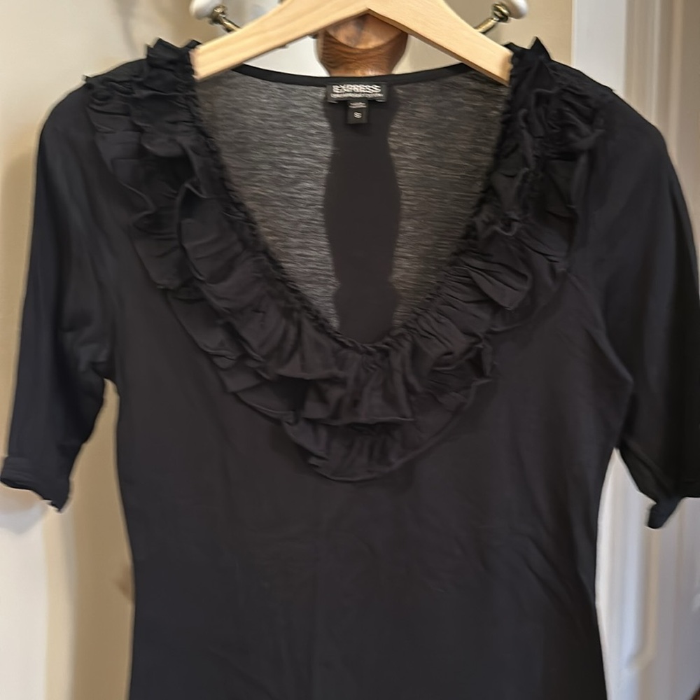 Express Dreamweight Cotton Ruffle Top - Picture 2 of 7